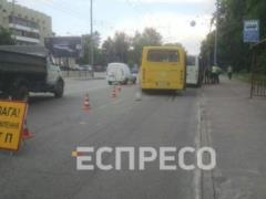 В Киеве столкнулись две маршрутки, пострадала пассажирка
