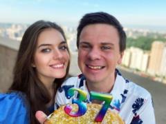 Дмитрий Комаров рассказал, куда улетел с женой в свой день рождения