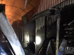 На криворожском рынке сгорели более 20 павильонов