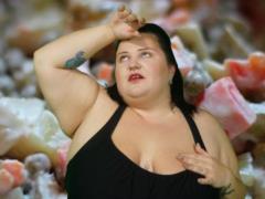 alyona alyona продемонстрировала зажигательный тверк верхней частью тела