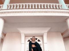 Svetlana Loboda showed a pumped belly in a short top