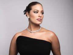 Plus-size модель Эшли Грэм с обнаженным животом и декольте снялась для глянца
