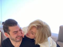 Любовь Успенская намекнула на роман с младшим на 39 лет грузинским певцом