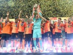 Shakhtar at Olimpiysky were awarded the Pitmen s UPL championship cup congratulated by Fonseca, Lucescu, Costa and Willian