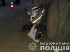 В Харькове катившийся автомобиль наехал на коляску с младенцем