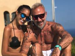 52-летний Вакки и его беременная девушка станцевали у бассейна