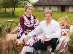  Счастливые и влюбленные : Екатерина Осадчая и Юрий Горбунов прогулялись по ночному Киеву