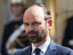 Премьер-министр Франции ушел в отставку