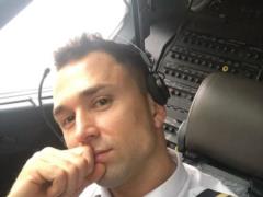  Холостяк  Макс Михайлюк показал свою новую девушку