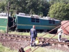 Под Кировоградом поезд разрушил служебное здание