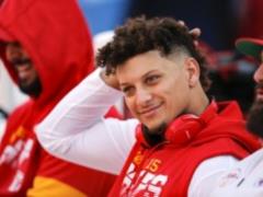 Американский футболист подписал рекордный контракт в истории спорта: он получит полмиллиарда долларов
