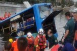 В Китае в водохранилище упал автобус, погибли 21 человек