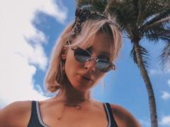 Светлана Лобода в мини-платье эротично покрутила ягодицами на камеру