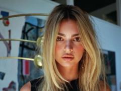 Emily Ratakovsky in a mini bikini excited the imagination of fans with a beach shot