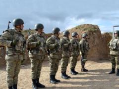 После обострения конфликта с Арменией в Азербайджане более 23,5 тыс. граждан записались в армию добровольцами