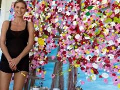 47-летняя Хайди Клум в бикини занялась искусством
