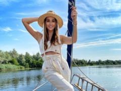 Anna Rizatdinova made a splash with pictures in the original swimsuit