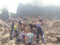 In the Kiev region, three people were covered with sand in a quarry