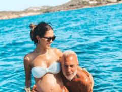 52-летний Вакки и беременная Фонсека исполнили  танец цыплят  на палубе яхты