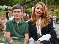 11-летний сын Тины Кароль на безупречном английском поздравил фан-клуб мамы