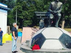 Луческу прилетел в Киев и сходил к памятнику Лобановскому