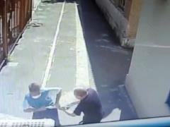 Мужчина с топором напал на синагогу в Мариуполе