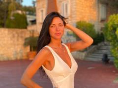 Вика из  НеАнгелов  засыпала Сеть соблазнительными снимками в купальнике