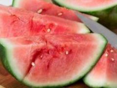 Minus 10 kilograms: how to lose weight on a watermelon diet