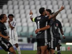 Two penalties and Ronaldo s super goal: Juventus beat Lyon, but the French made it to the Champions League quarter-finals