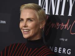  Мама уснула через 5 минут : Шарлиз Терон показала, как отметила 45-летие