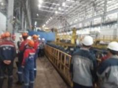 К бастующим в Беларуси предприятиям подгоняют автозаки и автобусы с ОМОНом