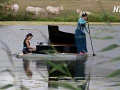 Concert on the water: how the French bring art to the villagers