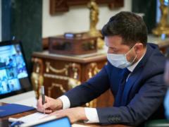 Зеленский ветировал закон на продление моратория по валютным кредитам
