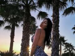 Tanned and sexy: the bride of Ronaldo shone with appetizing forms in a swimsuit
