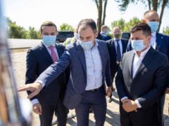 Зеленский ознакомился со строительством моста в Запорожье