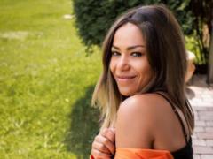  Вторая Тина Тернер : роскошная Гайтана в платье с высоким разрезом ошеломила новой прической