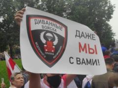 На акции протеста в Минске собрались более 100 тысяч человек