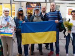 В центре Москвы активисты поздравили Украину с Днем Независимости