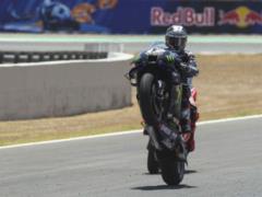 The rider jumped off the motorcycle at 230 km / h and escaped a terrible accident