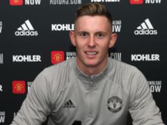 Manchester United renews Henderson contract