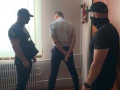 In Transcarpathia, a state migration official profited from Ukrainians who want to leave the country