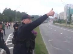 Лукашенко рассказал, для чего взял в руки автомат