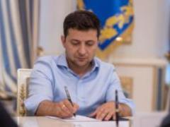 Volodymyr Zelenskyy signed a law to raise the minimum wage