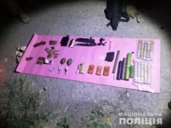Бдительная украинка сдала полиции своего мужа: военного-угонщика автомобилей с арсеналом оружия