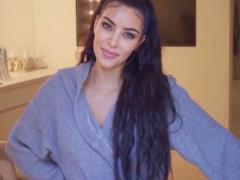 Ким Кардашян на видео показала, откуда у нее шестой палец на ноге
