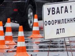 В Харькове перевернулся автомобиль, перевозивший бетон