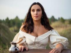 Джамала на детских снимках показала крымский дом, в котором выросла