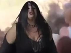  Рокерша  alyona alyona в косухе представила психоделическое фан-видео