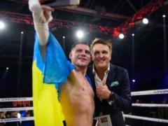 Беринчик техническим нокаутом защитил титул в бою с Симионои