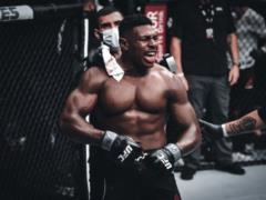 Лучший нокаут в истории: боец UFC  вырубил  соперника сумасшедшим ударом с разворота